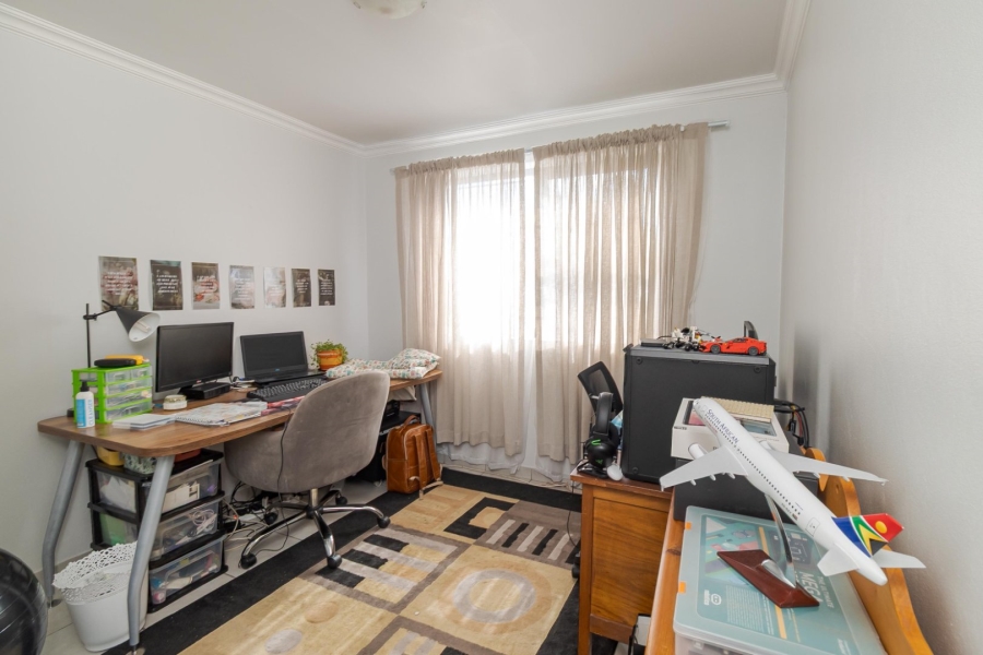 5 Bedroom Property for Sale in Loucharmante Western Cape